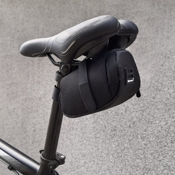 Mała torba rowerowa pod siodełko 0.6 l czarny 2 1016458 3 mala torba rowerowa pod siodelko 06 l c wozinsky hurtownia sklep