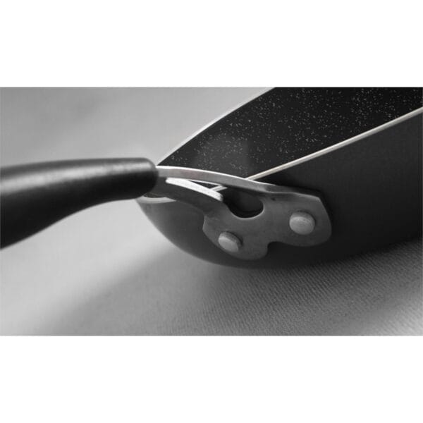 Patelnia aluminiowa z powłoką Teflon Platinum Professional nieprzywierającą śr. 28 cm - Hendi 621134 4 621134 4