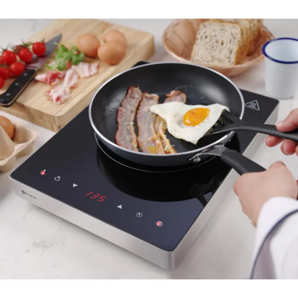 Patelnia aluminiowa z powłoką Teflon Platinum Professional nieprzywierającą śr. 32 cm - Hendi 621158 3 621158 9