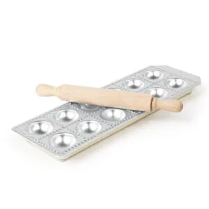 Foremka z wałkiem do wyrobu okrągłych pierożków Ravioli 12szt - Hendi 975541 1 Foremka z wałkiem do wyrobu okrągłych pierożków Ravioli 12szt - Hendi 975541 - obrazek 1